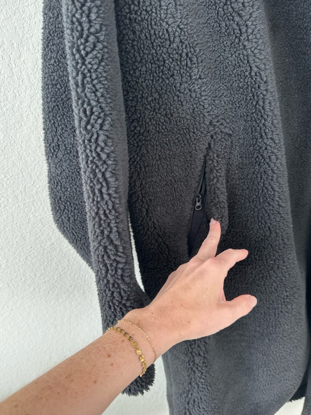 ALO Yoga Oversized Sherpa Teddy Trench Coat in Black SZ S - Picture 5 of 7
